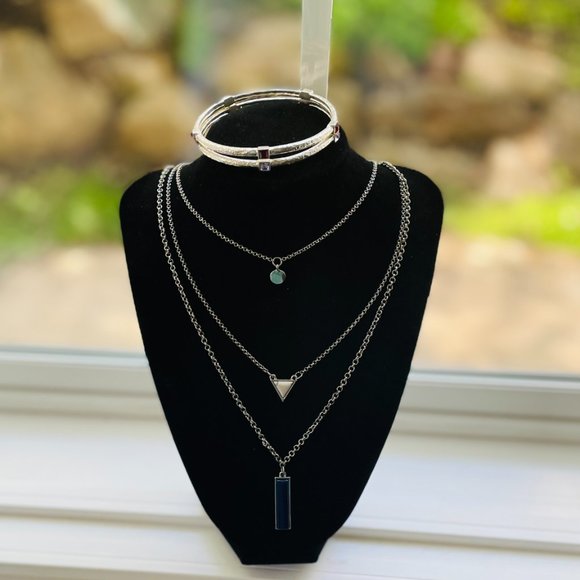 3 ITEMS VTG Dainty silver tone chain with three pendants and 2 silver bracelets - Picture 4 of 7